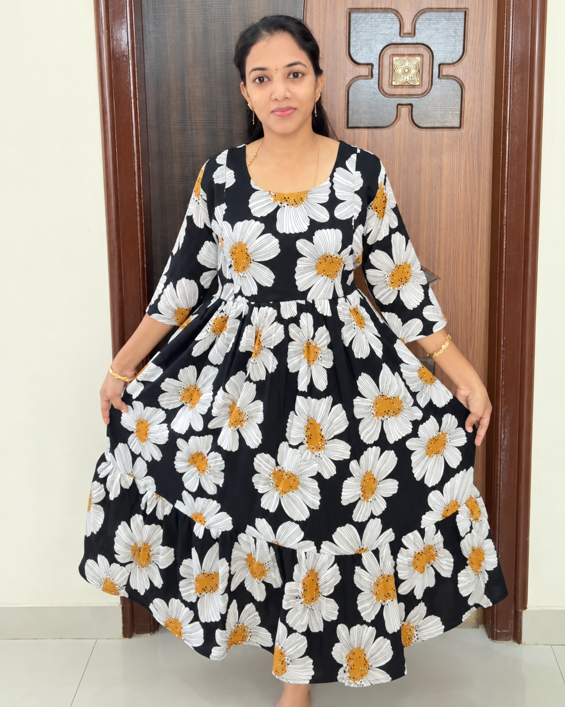 Budget Friendly Delta Crush Feeding Maxi-Black